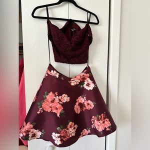 Windsor burgundy two piece set skirt full size 7/8